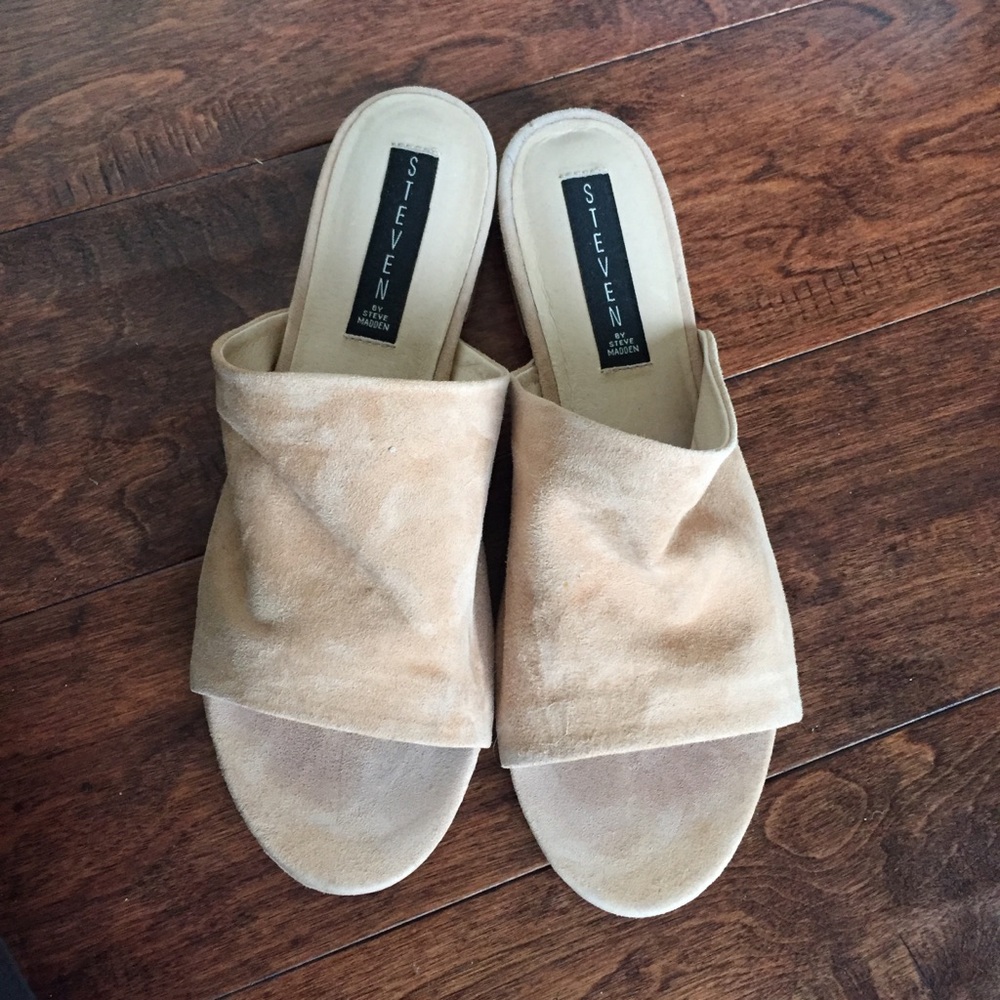 STEVE MADDEN nude suede slides !!